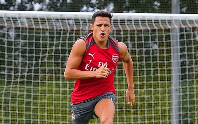 Alexis Sanchez running in Arsenal training