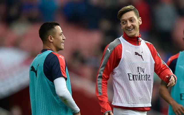 Sanchez and Ozil warming up for Arsenal