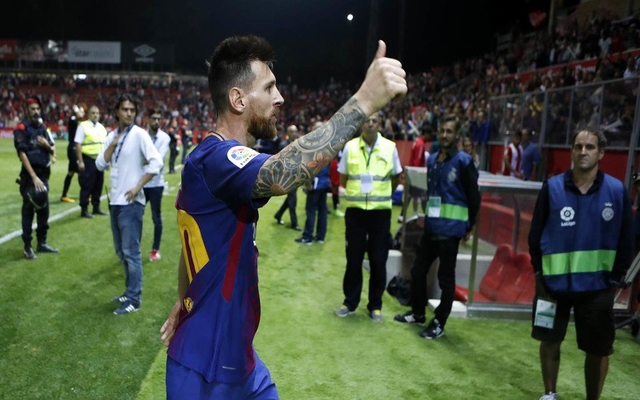 Lionel Messi thumbs up Barcelona