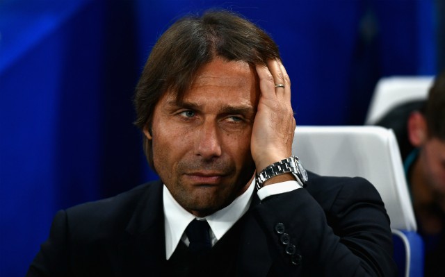 Antonio Conte in the Chelsea dugout