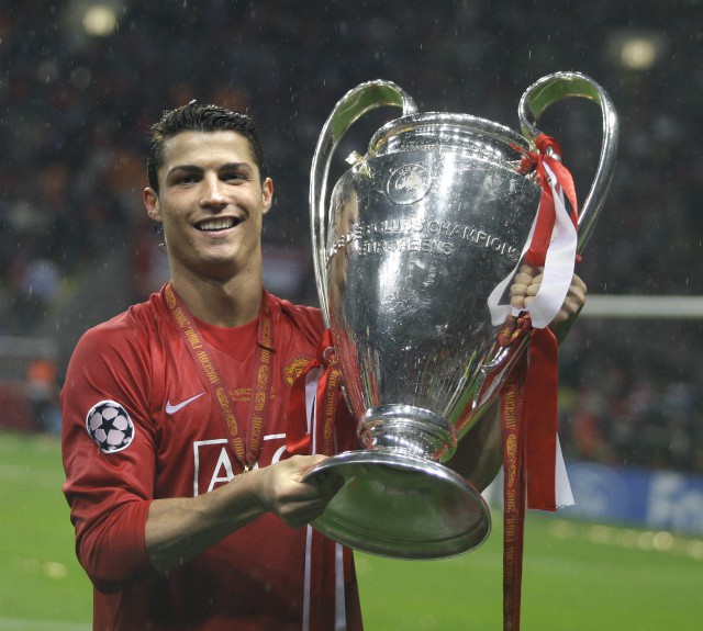 ronaldo man utd trophy