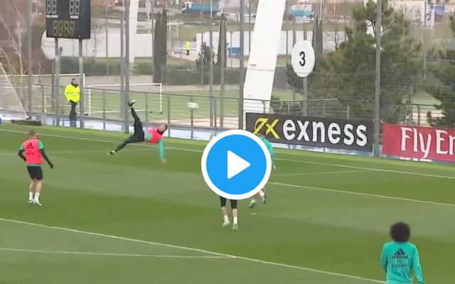 Video: Cristiano Ronaldo overhead kick in Real Madrid training
