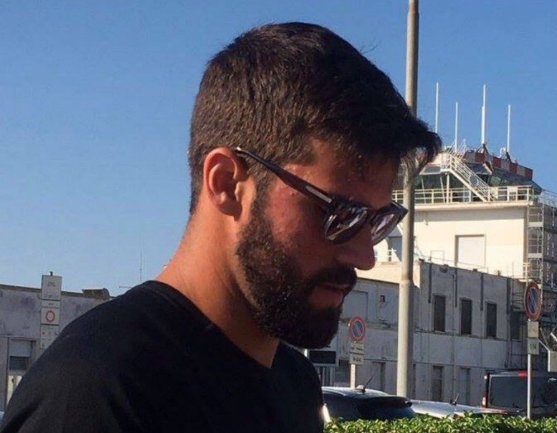 alisson at airport