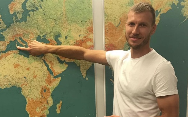 Ragnar Klavan points to Sardinia after signing for Cagliari from Liverpool