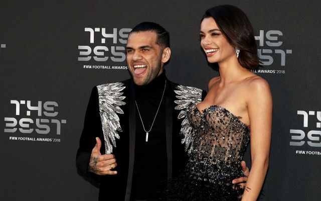 Picture) PSG's Dani Alves' outfit turns heads at FIFA event
