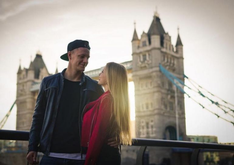 Arsenal keeper Bernd Leno and WAG Sophie Christin pose by Tower Bridge