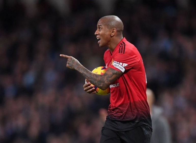 Ashley young to take a pay cut to secure new deal with United