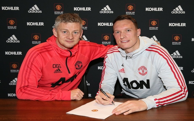 Phil-Jones-signs-new-contract-with-Manchester-United