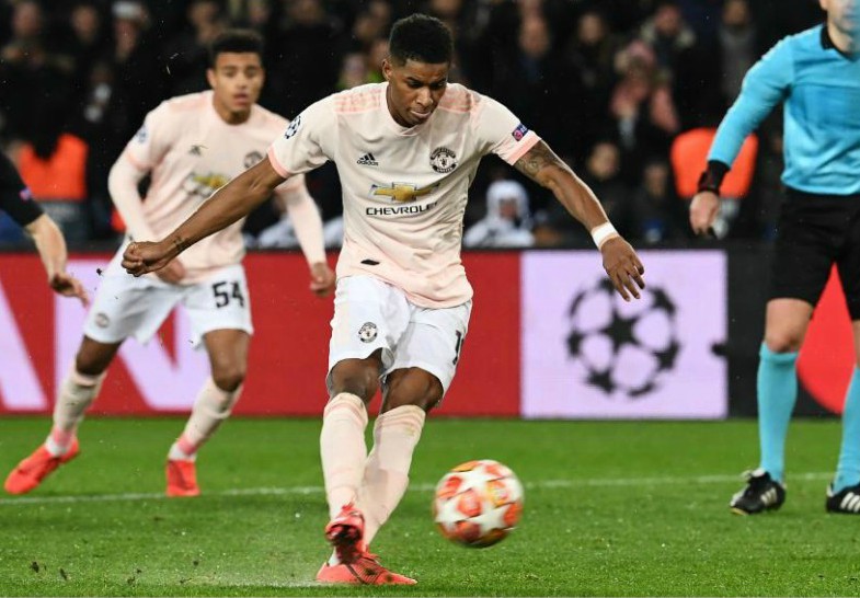 marcus rashford scores penalty vs psg