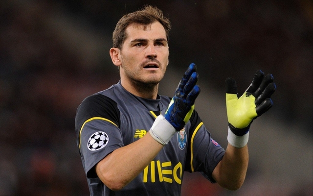 Casillas-in-action-for-Porto