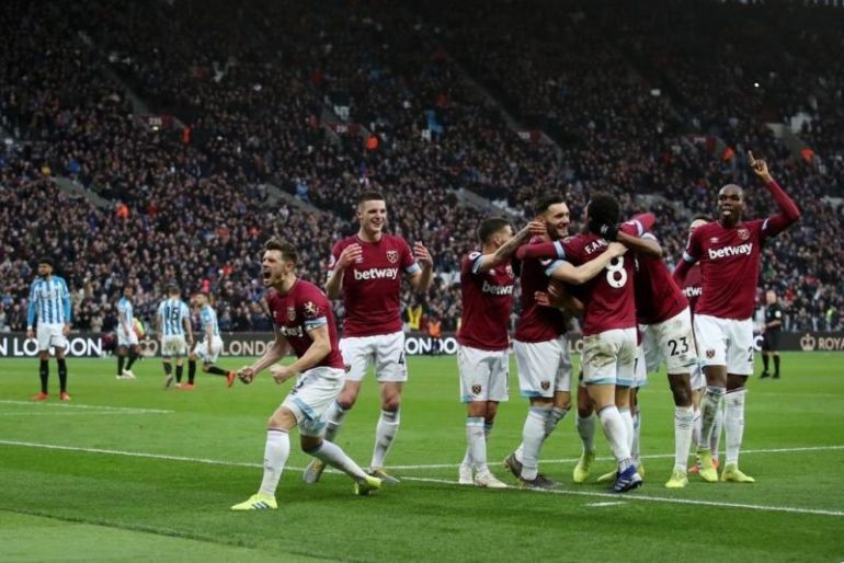 Cresswell-and-West-Ham-players-celebrating