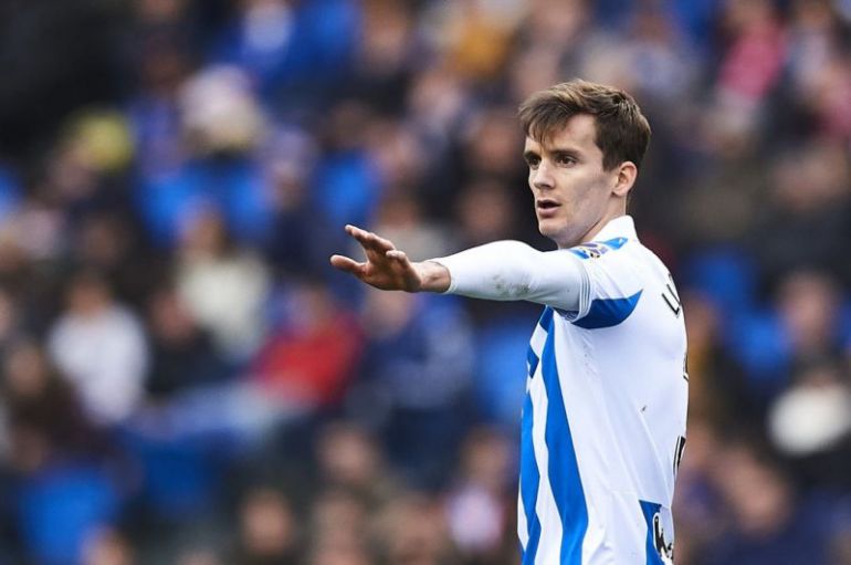 Diego-Llorente-in-action-for-Real-Sociedad