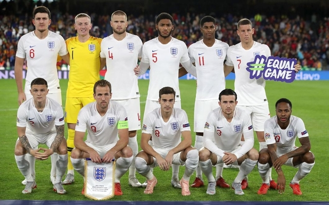 England-team-pre-match-photo-before-Spain-clash