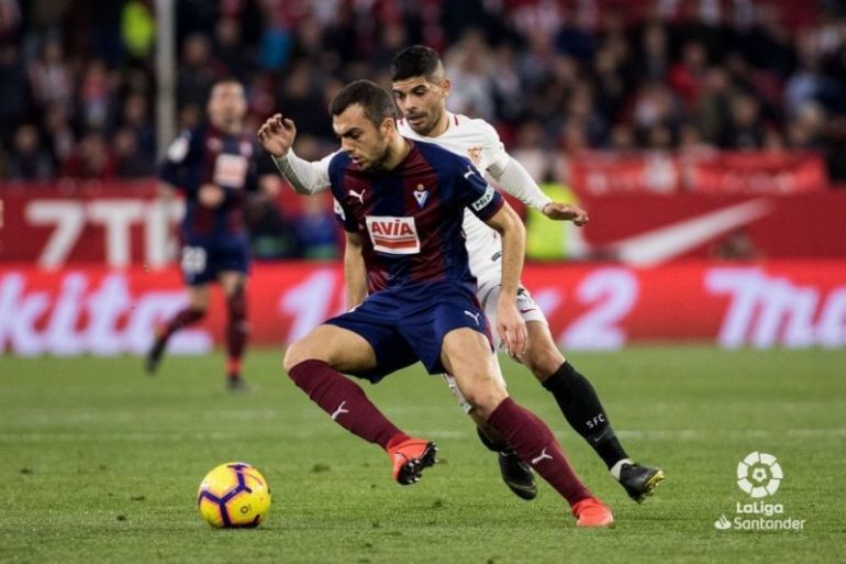 Joan Jordan in action for Eibar.