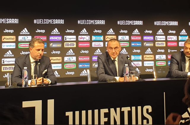 Sarri-Juventus-unveiling