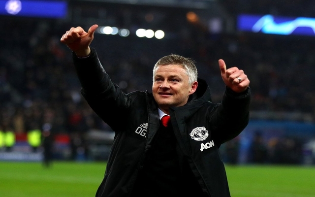 Solskjaer-two-thumbs-up-as-United-boss