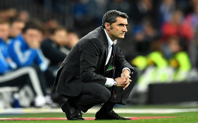Valverde-looking-out-at-the-pitch