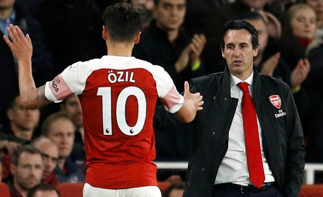 mesut-ozil-and-unai-emery-arsenal-fc