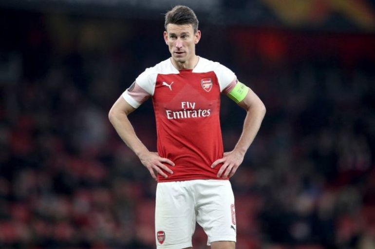 Koscielny-looking-frustrated-for-Arsenal
