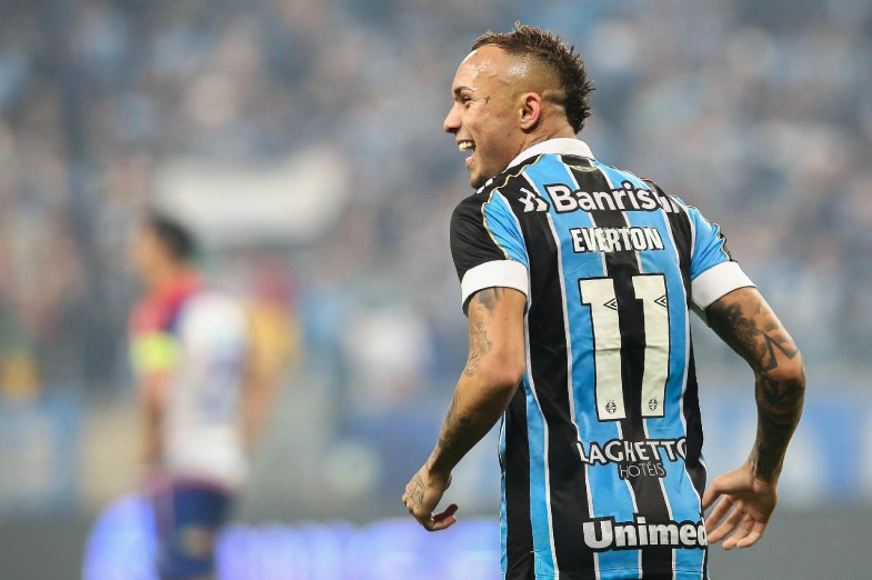 everton-in-action-for-gremio