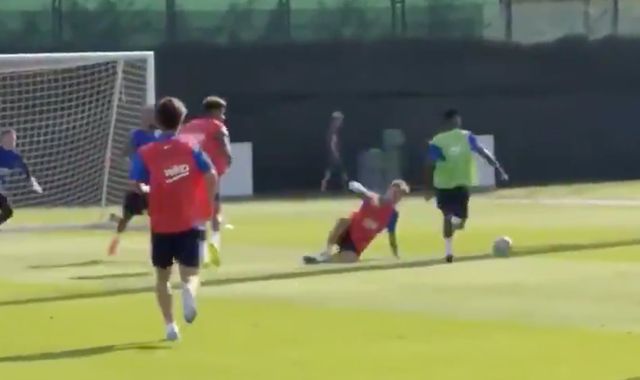 Ansu-Fati-Rakitic-Barcelona-training