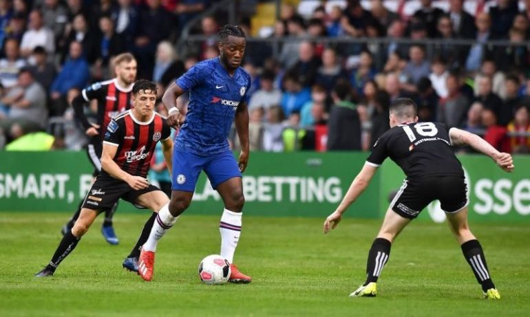 Batshuayi-in-action-for-Chelsea-during-pre-season