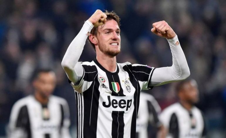 Rugani-celebrating-with-Juventus