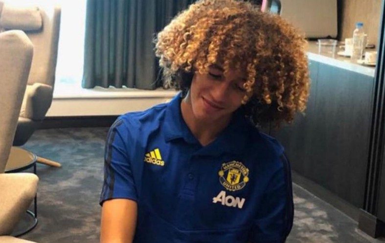 mejbri-man-utd-shirt