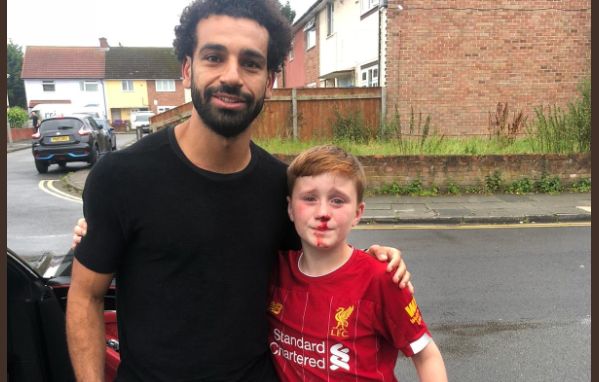 mohamed salah with liverpool fan
