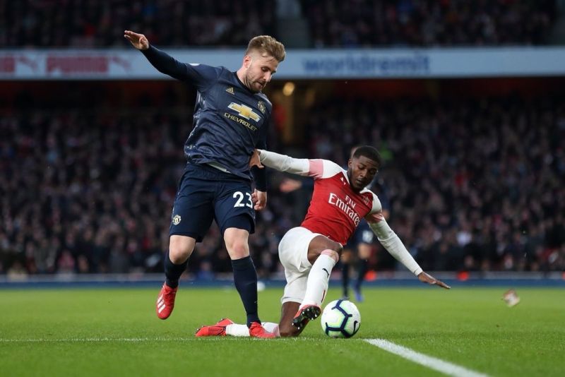 Maitland-Niles-tackling-United-star-Luke-Shaw