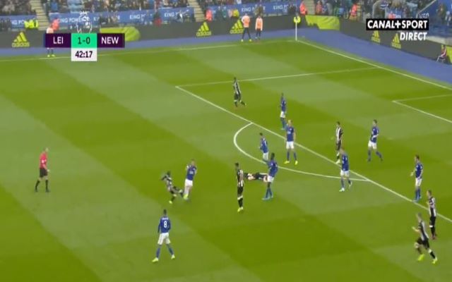 Relativ størrelse Hverdage Poesi Video: Isaac Hayden red card Newcastle vs Leicester