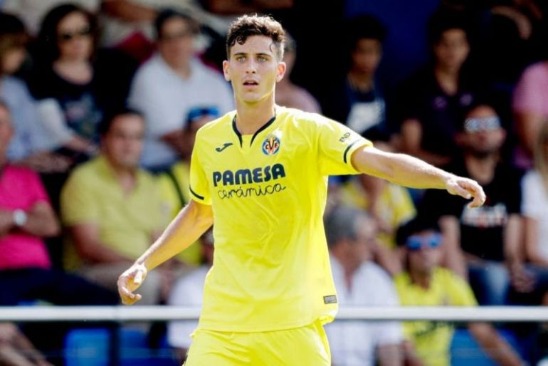 Pau-Torres-in-action-for-Villarreal