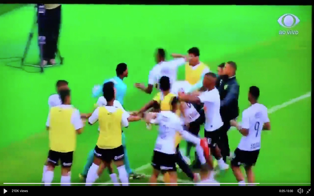 Video-Flamengo-goalkeeper-attacked