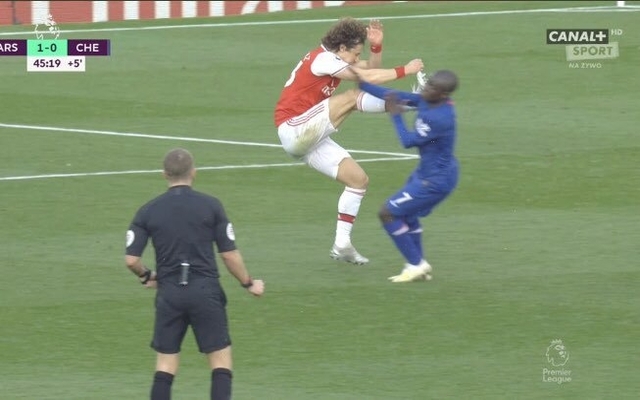 David-Luiz-almost-kicks-Kantes-head-off