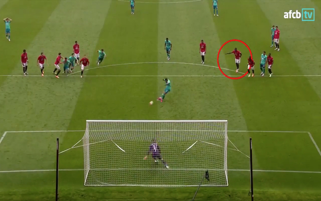 Video - Pogba helps David De Gea with penalty