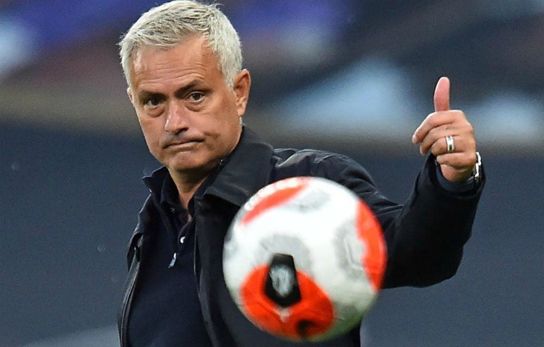 jose mourinho tottenham thumbs up