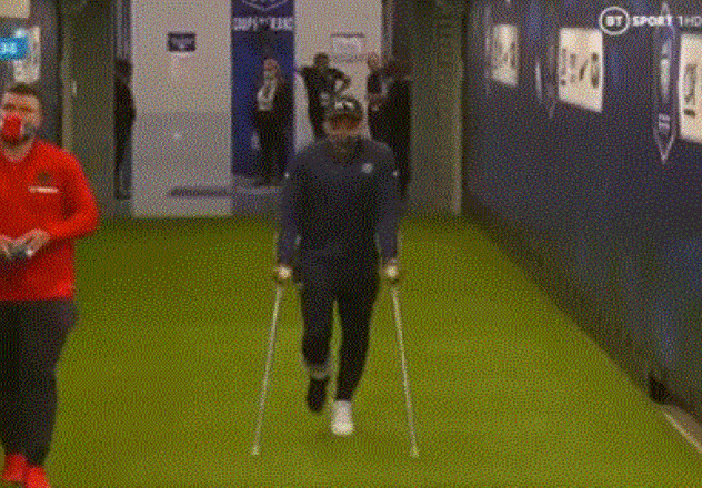 Video Psg Star Kylian Mbappe Spotted Leaving On Crutches
