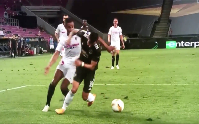 Video - Fernandes dive vs Sevilla