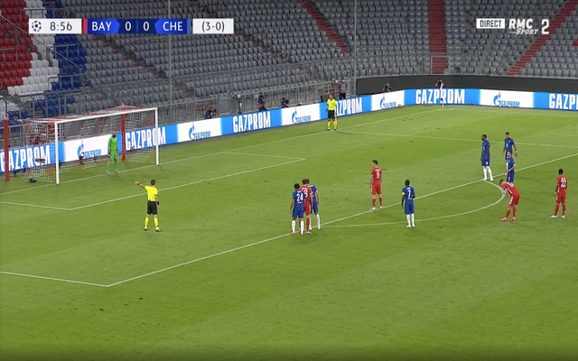 Video - Lewandowski scores penalty vs Chelsea