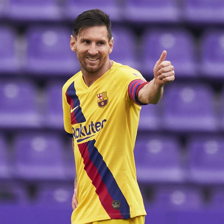 lionel messi thumbs up