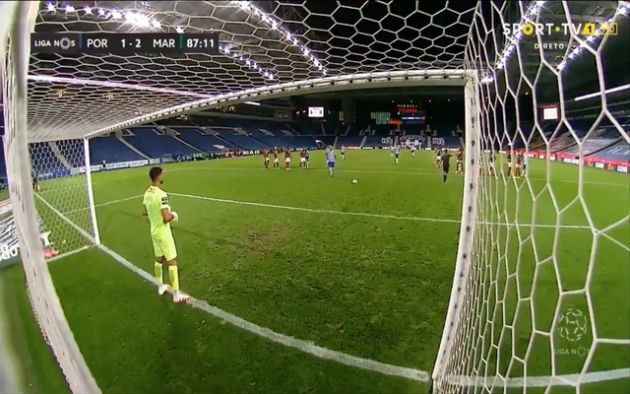 Video - Telles misses penalty for Porto