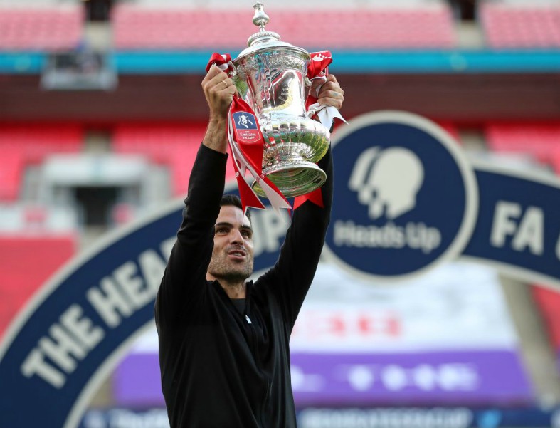 2020 fa cup final arteta with trophy