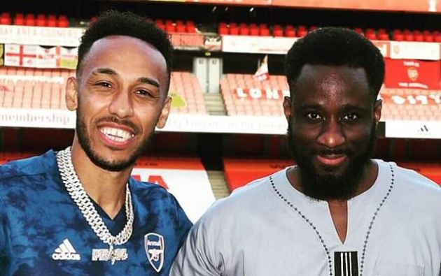 aubameyang at emirates with agent