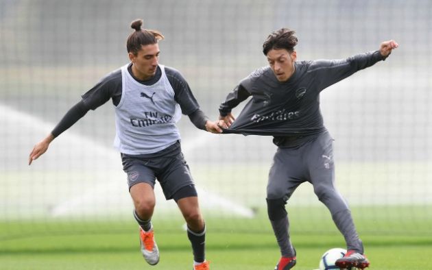 bellerin and ozil in arsenal training