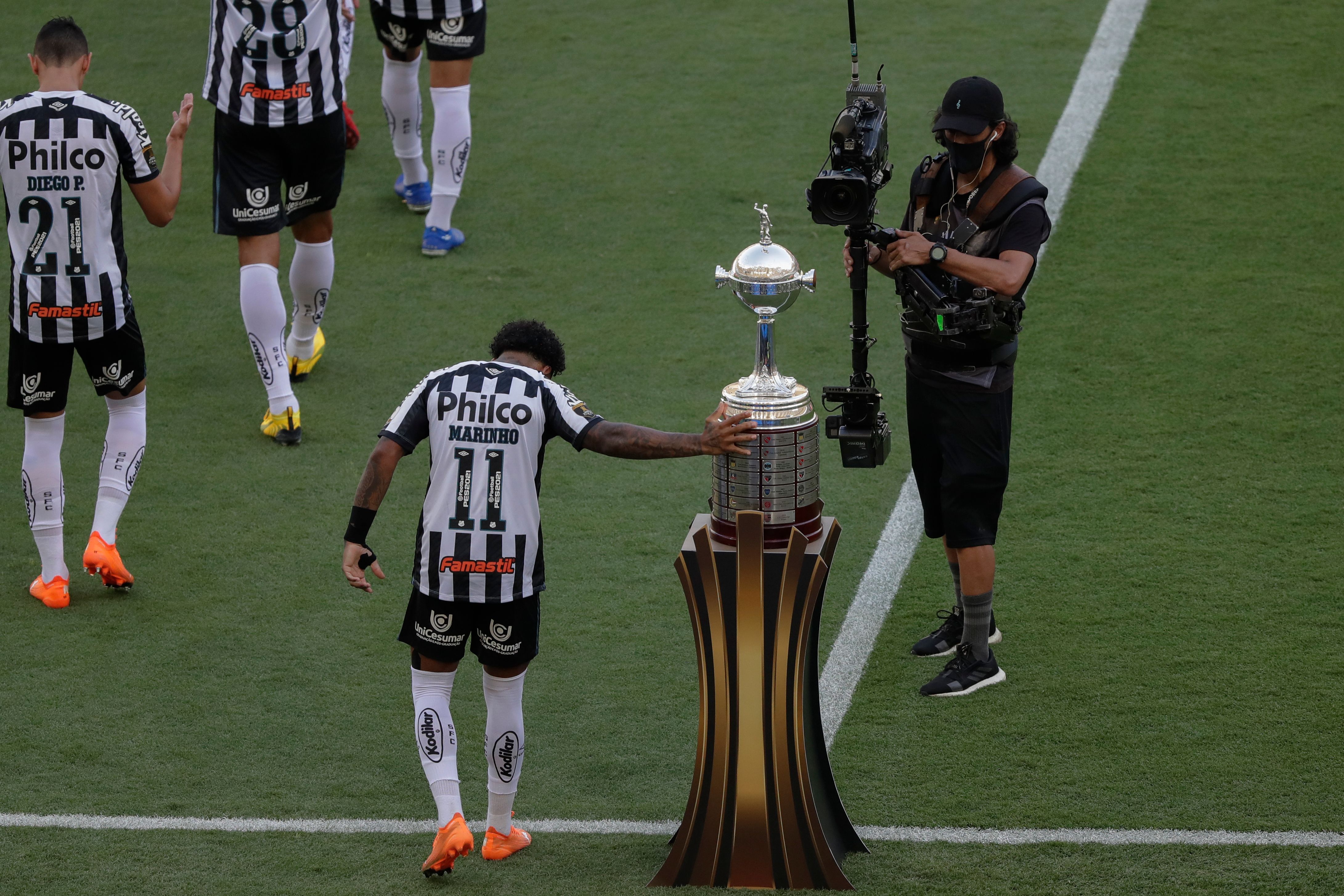 Santos aim to cap turbulent year with Libertadores success