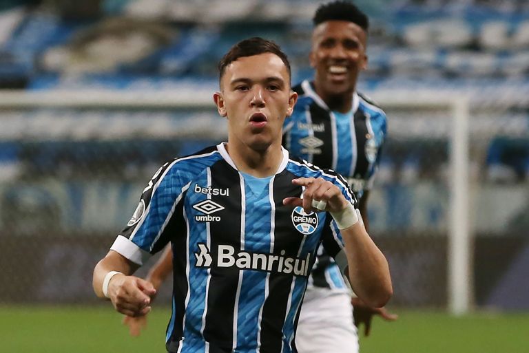 Report: FC Porto agrees to a deal for Grêmio starlet; will remain in Brazil until the summer transfer window opens | CaughtOffside