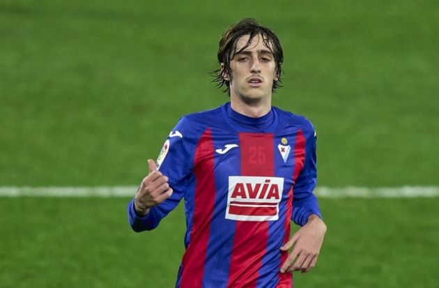 Bryan Gil in action for Eibar