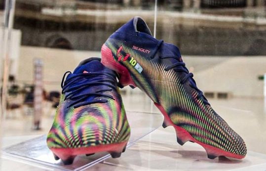 Messi to auction boots to raise money for children with cancer