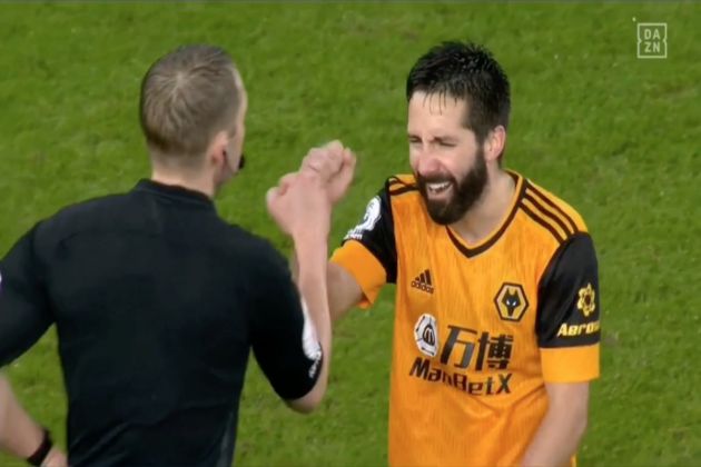 Video-Moutinho-celebrates-with-referee-Craig-Pawson-after-winner-against-Wolves-630x420.jpg