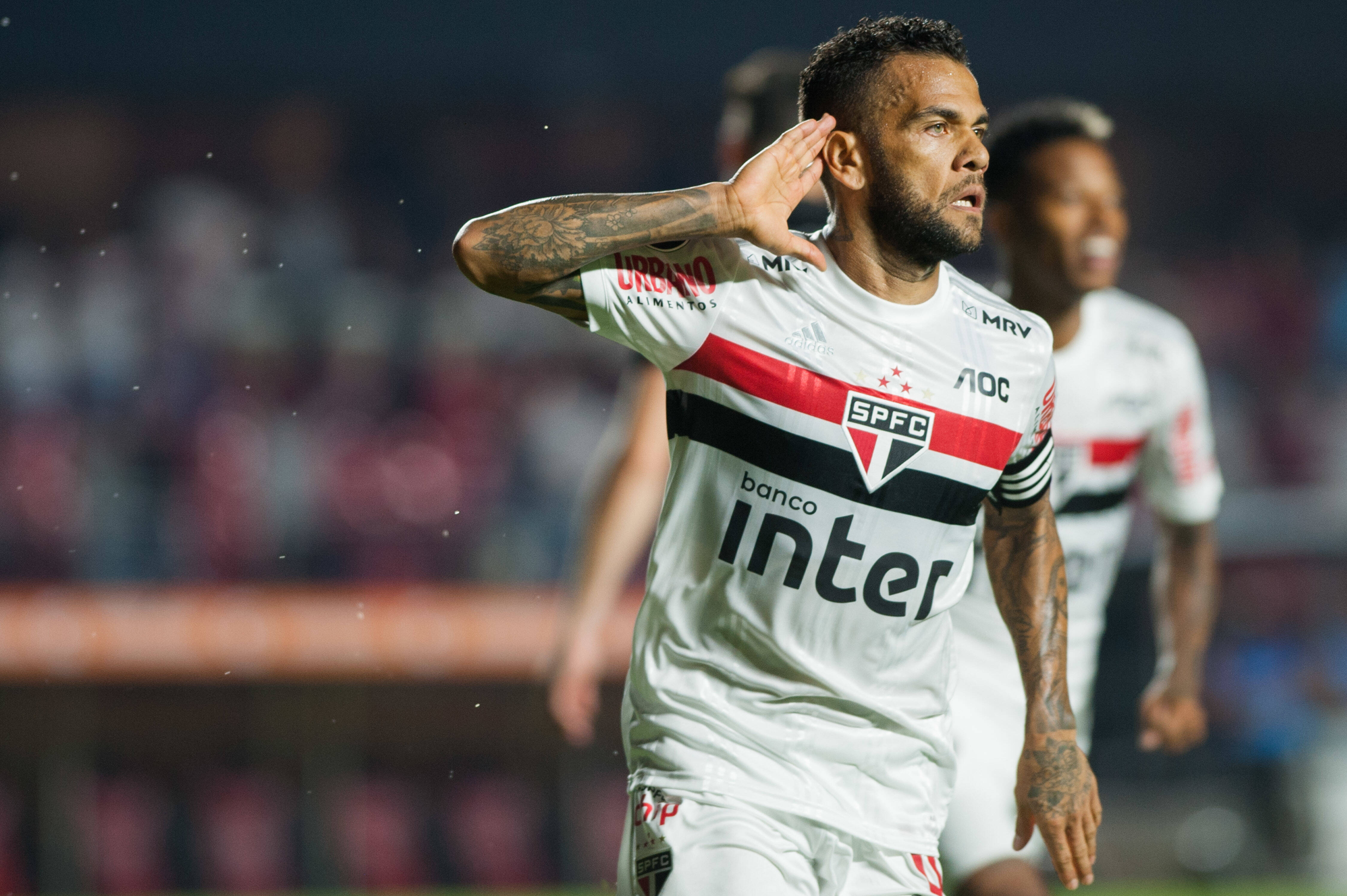 São Paulo president remains hopeful that Dani Alves will remain with ...